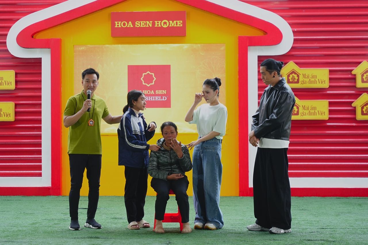 Thành Trung, Kiên Ứng, Kiều Anh nghẹn ngào trước hoàn cảnh các em nhỏ tại 'Mái ấm gia đình Việt'