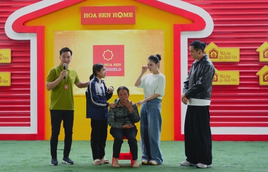 Thành Trung, Kiên Ứng, Kiều Anh nghẹn ngào trước hoàn cảnh các em nhỏ tại 'Mái ấm gia đình Việt'