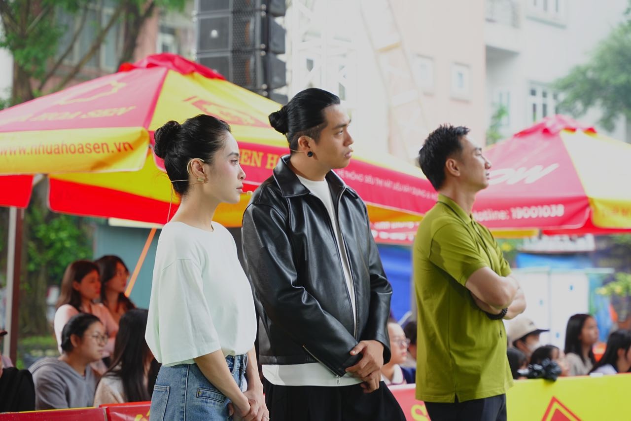 Thành Trung, Kiên Ứng, Kiều Anh nghẹn ngào trước hoàn cảnh các em nhỏ tại 'Mái ấm gia đình Việt'