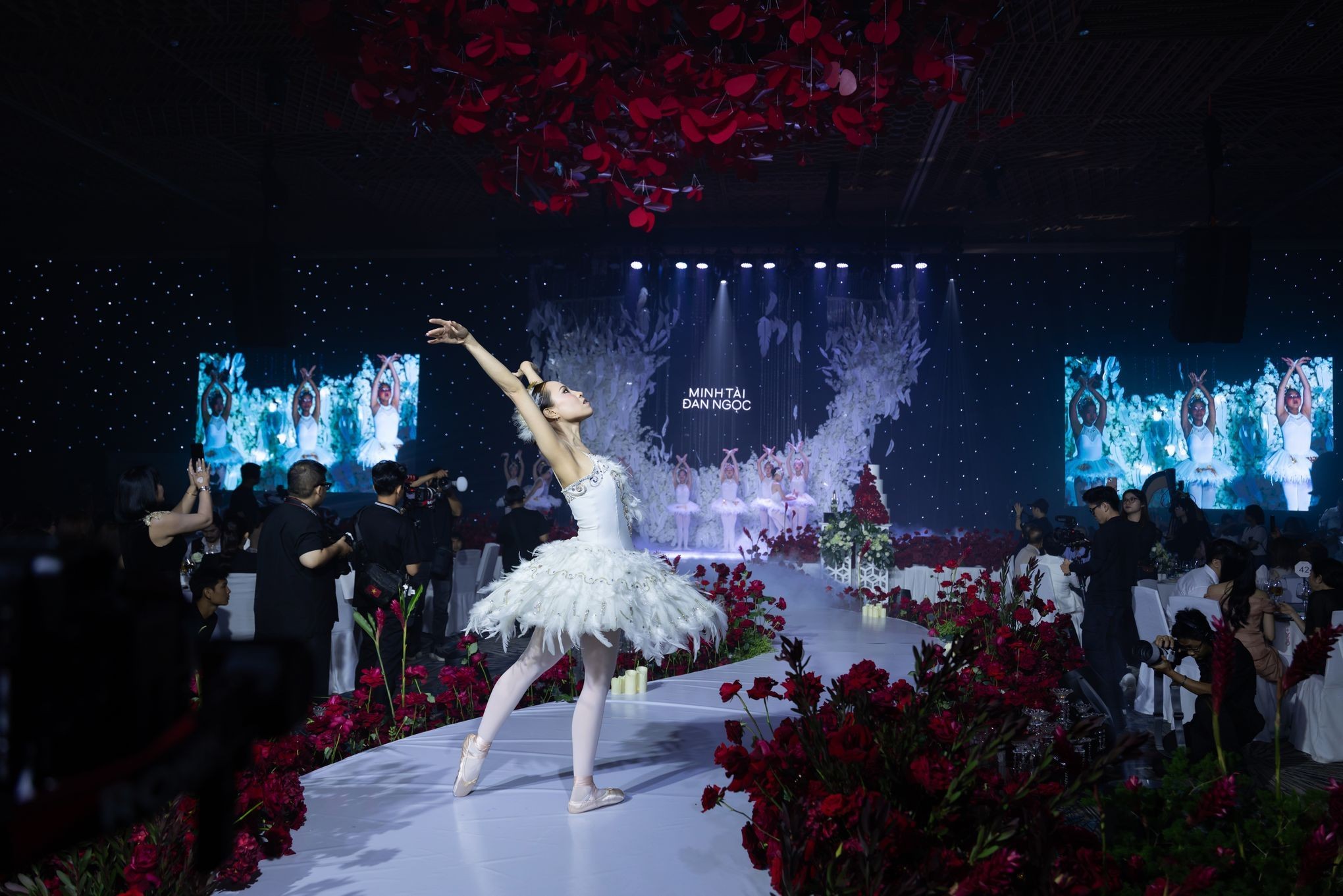 Dàn sao Việt hội tụ trong lễ cưới Đoàn Minh Tài và Sunny Đan Ngọc