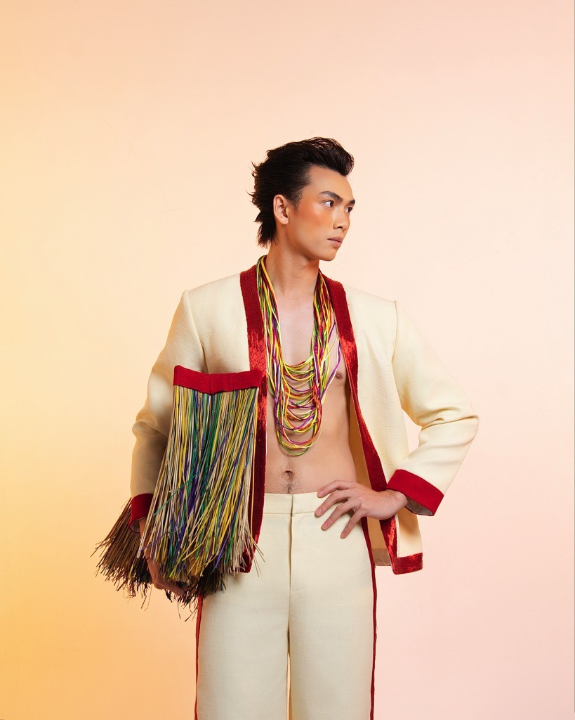 NTK Bùi Hoàng Ân ra mắt BST mới: Hơi thở làng chiếu Định Yên trong thời trang đương đại