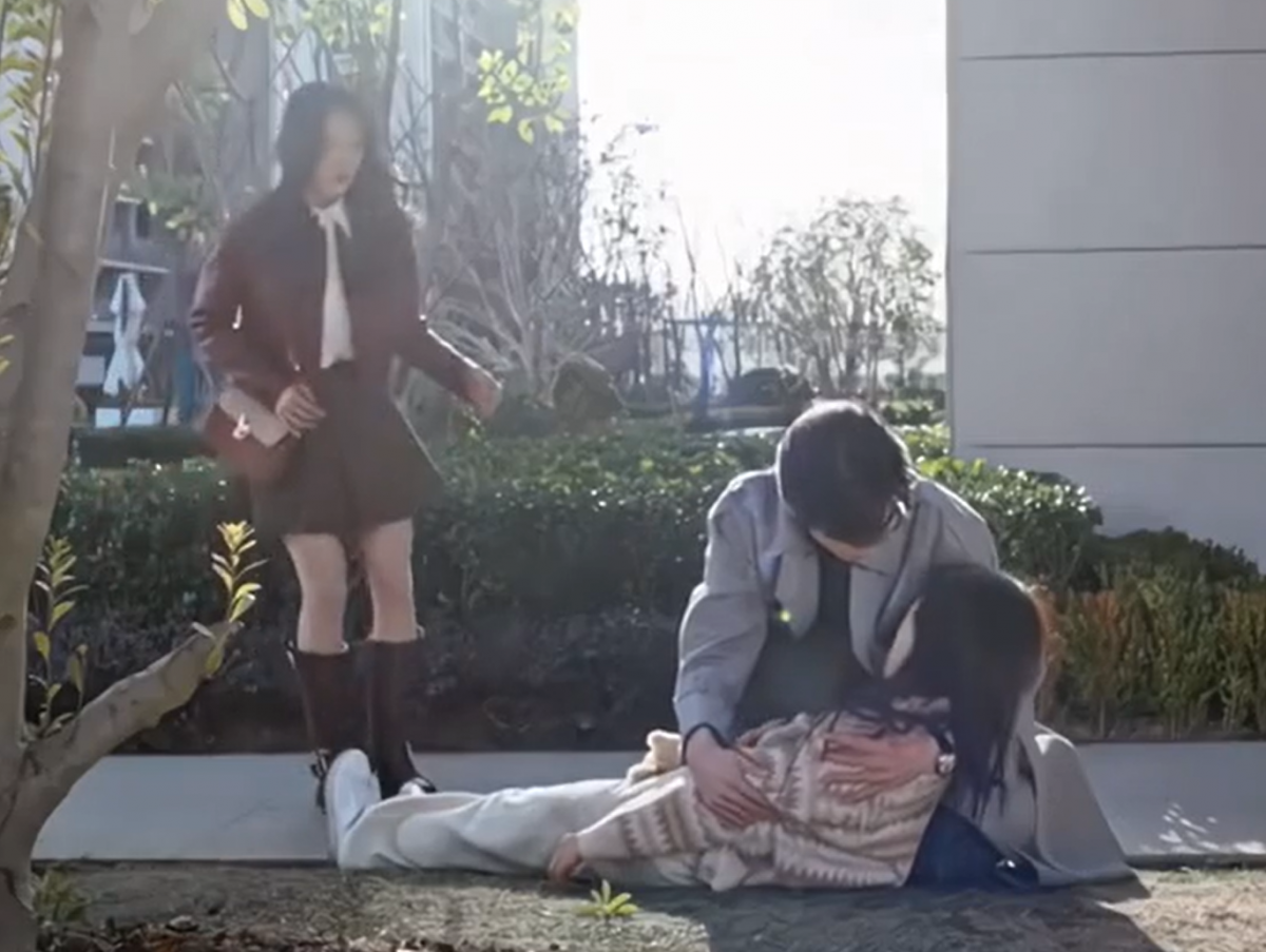 ‘Tôi như ánh dương rực rỡ’: Kịch bản cũ, vướng nghi vấn ‘bơm’ thành tích?