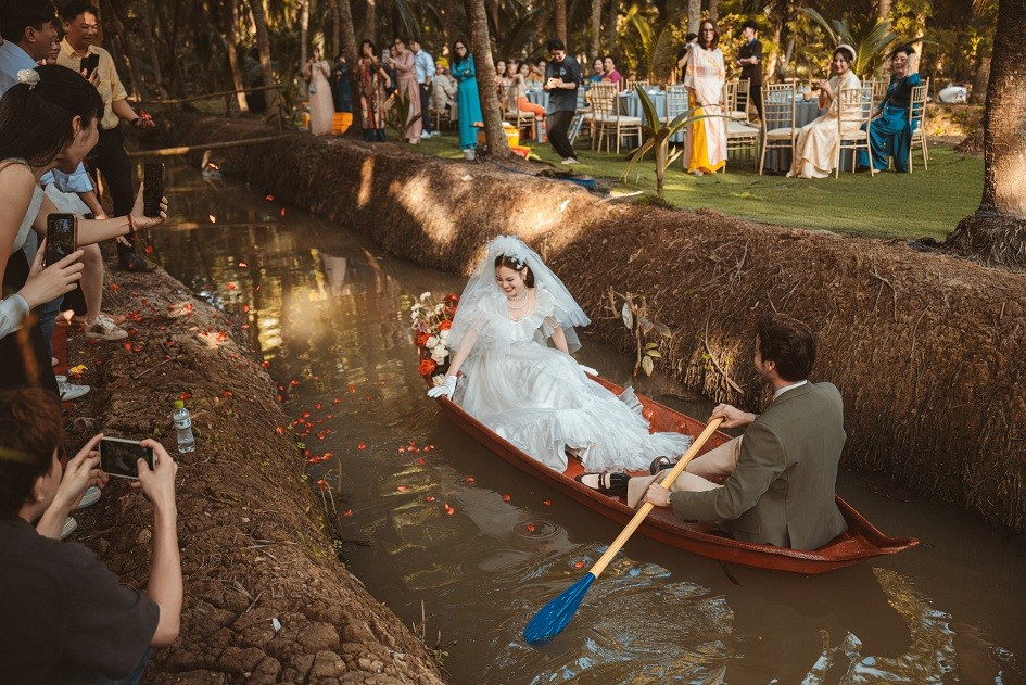 Lễ Tân hôn đậm chất miền Tây sông nước của Đoàn Minh Tài và Sunny Đan Ngọc