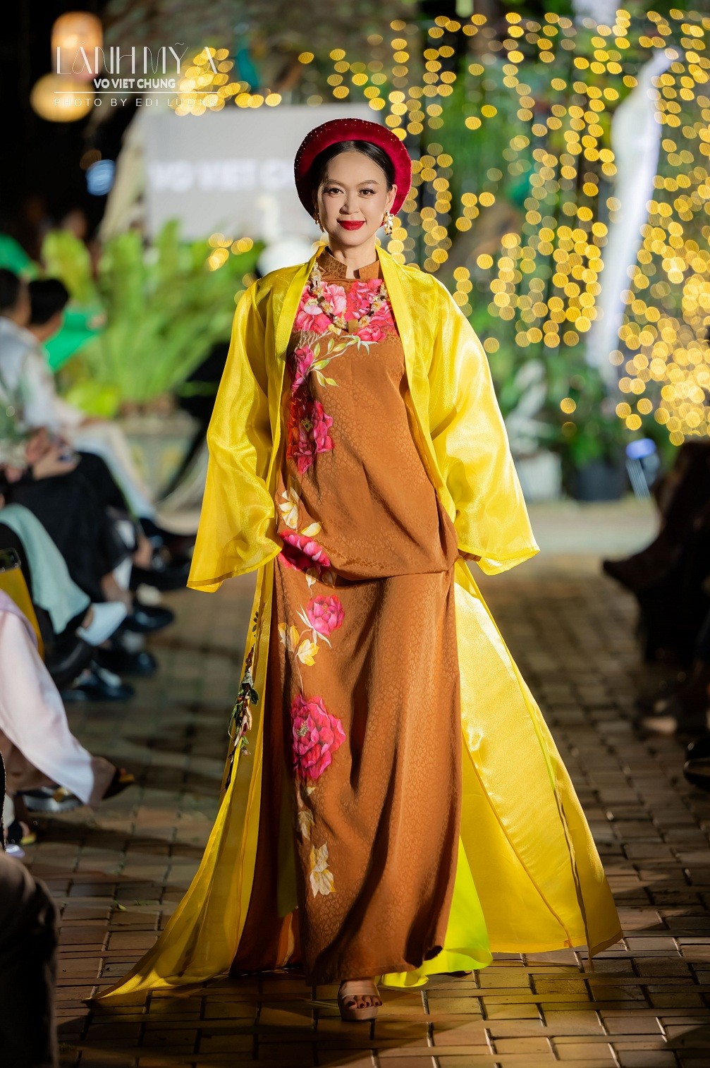 Diễn viên - Siêu mẫu Ngọc Nga đầy thần thái tại show diễn thời trang của NTK Võ Việt Chung