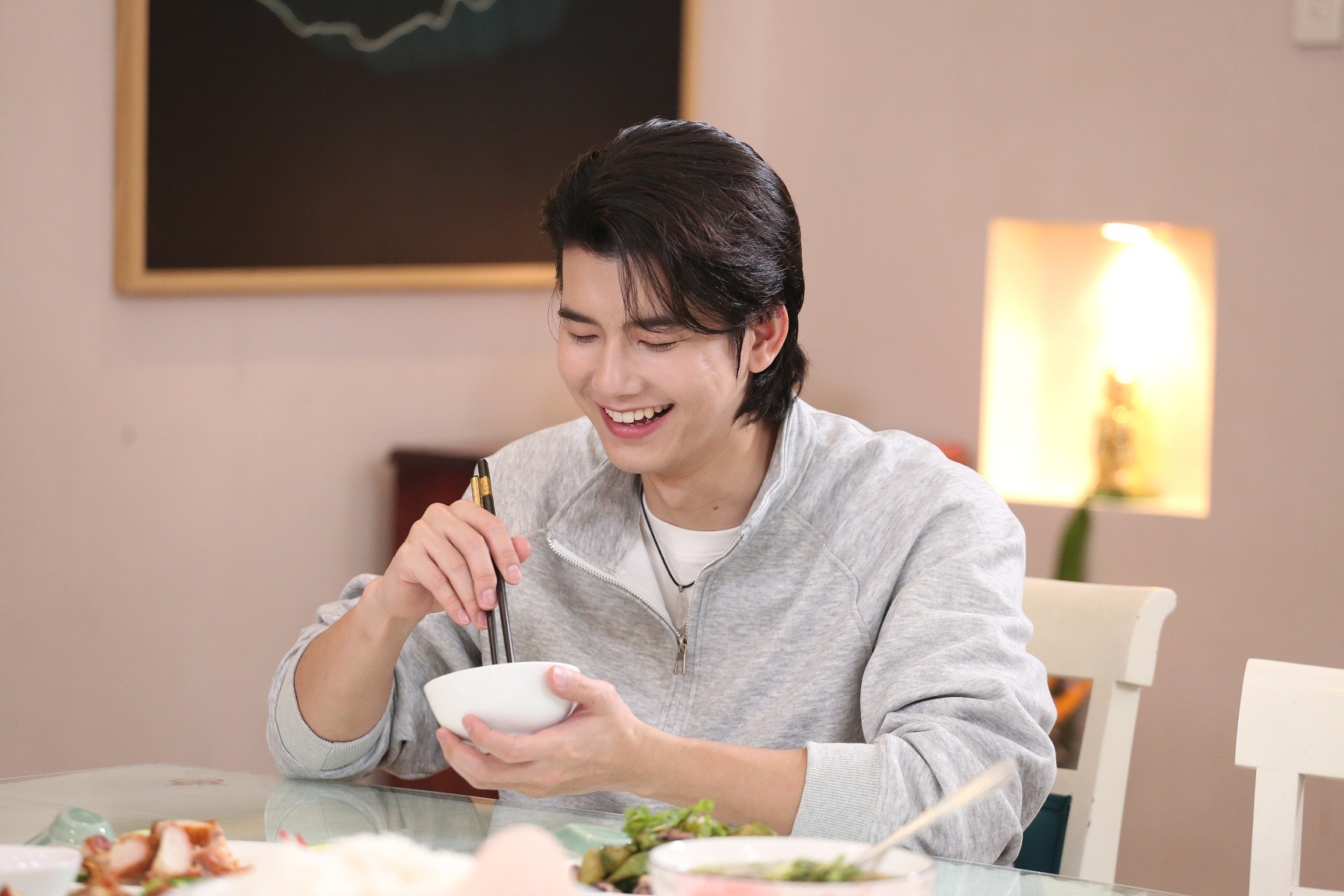 Truy tìm danh tính hai nam thần đang gây 'bão' với 'Người thừa kế không danh phận'