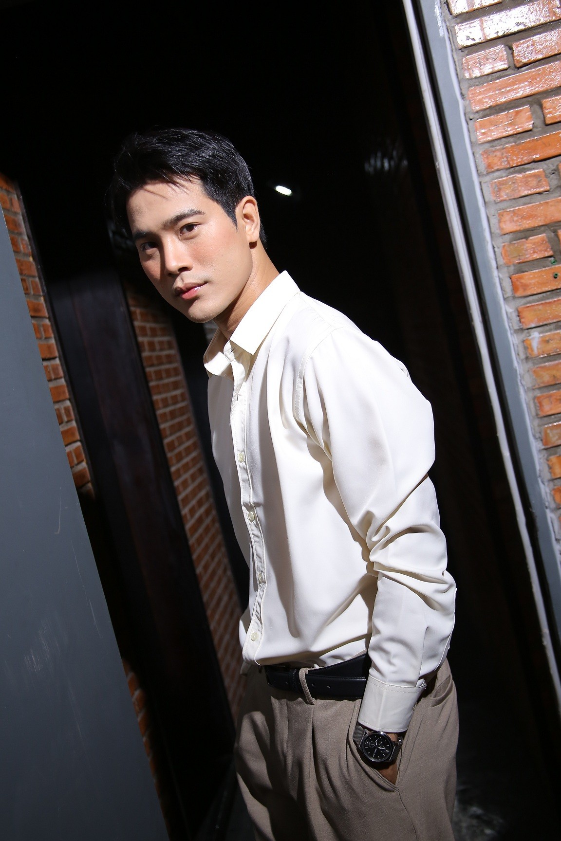 Truy tìm danh tính hai nam thần đang gây 'bão' với 'Người thừa kế không danh phận'