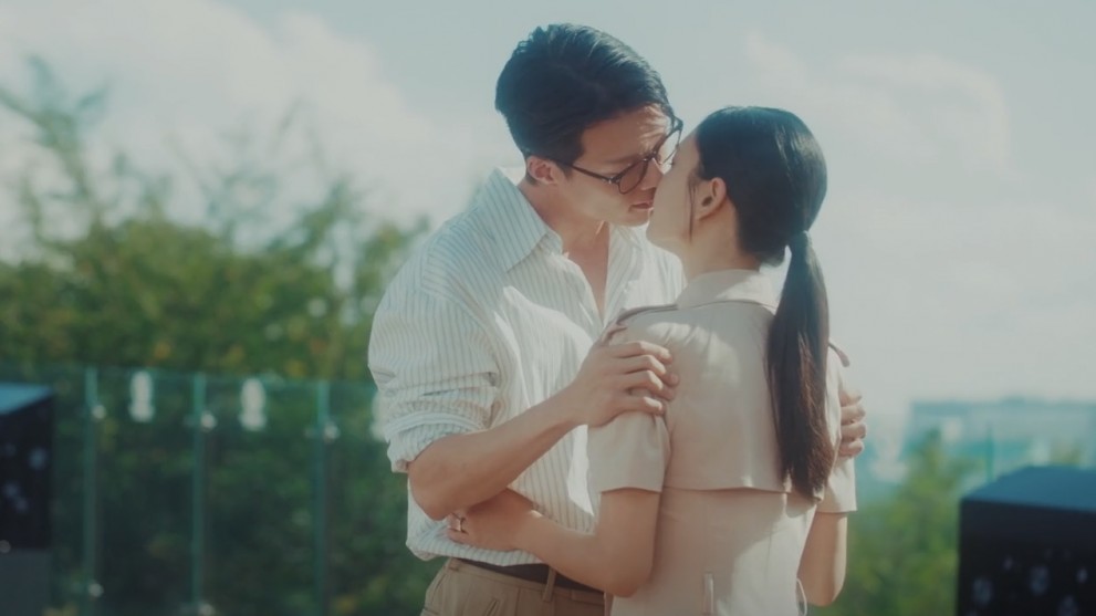 'Dynamite Kiss' kết thúc viên mãn, hậu trường cảnh tình cảm gây bão mạng