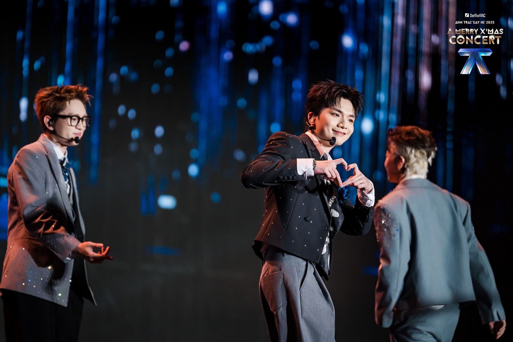 'Anh trai 'Say Hi' 2025 - A Merry X'Mas Concert, First Date Ever' mang tới loạt hit từng thống lĩnh các BXH âm nhạc