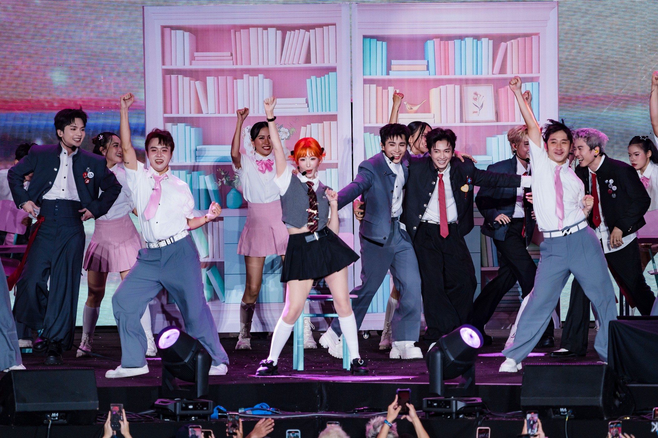 'Anh trai 'Say Hi' 2025 - A Merry X'Mas Concert, First Date Ever' mang tới loạt hit từng thống lĩnh các BXH âm nhạc