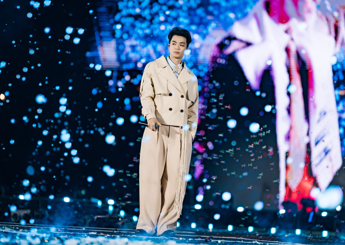 Negav bật khóc tại concert ‘Anh Trai Say Hi’ mùa 2