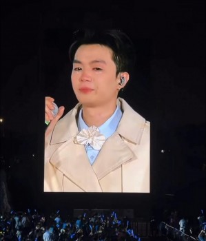 Negav bật khóc tại concert ‘Anh Trai Say Hi’ mùa 2