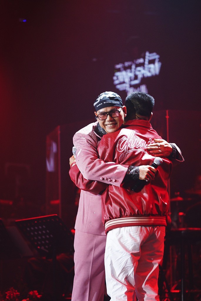 Phan Đinh Tùng mời 5 Anh tài cùng góp giọng trong 'Đinh Show' mừng sinh nhật tuổi 50