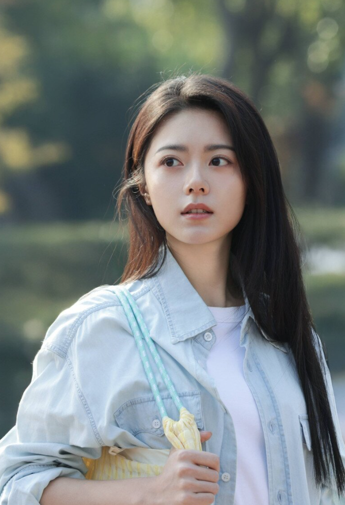 Triệu Kim Mạch bị 'quay lưng' khi nhận vai nữ chính phim ngôn tình