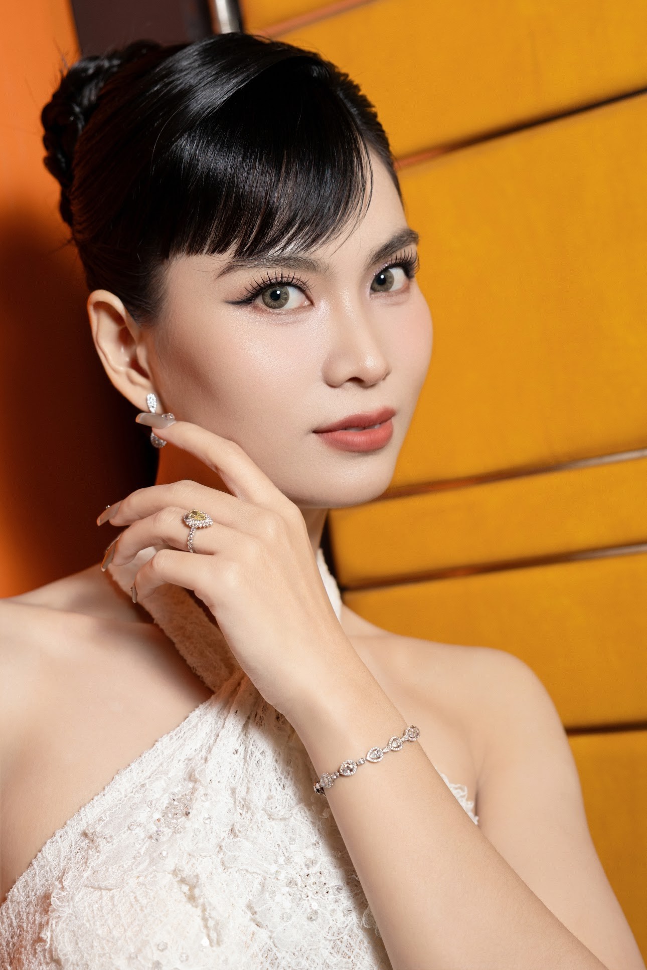 Trâm Anh: Nụ cười tôi dập tắt ngay giây phút chạm tay vào kịch bản 'Nhà hai chủ'