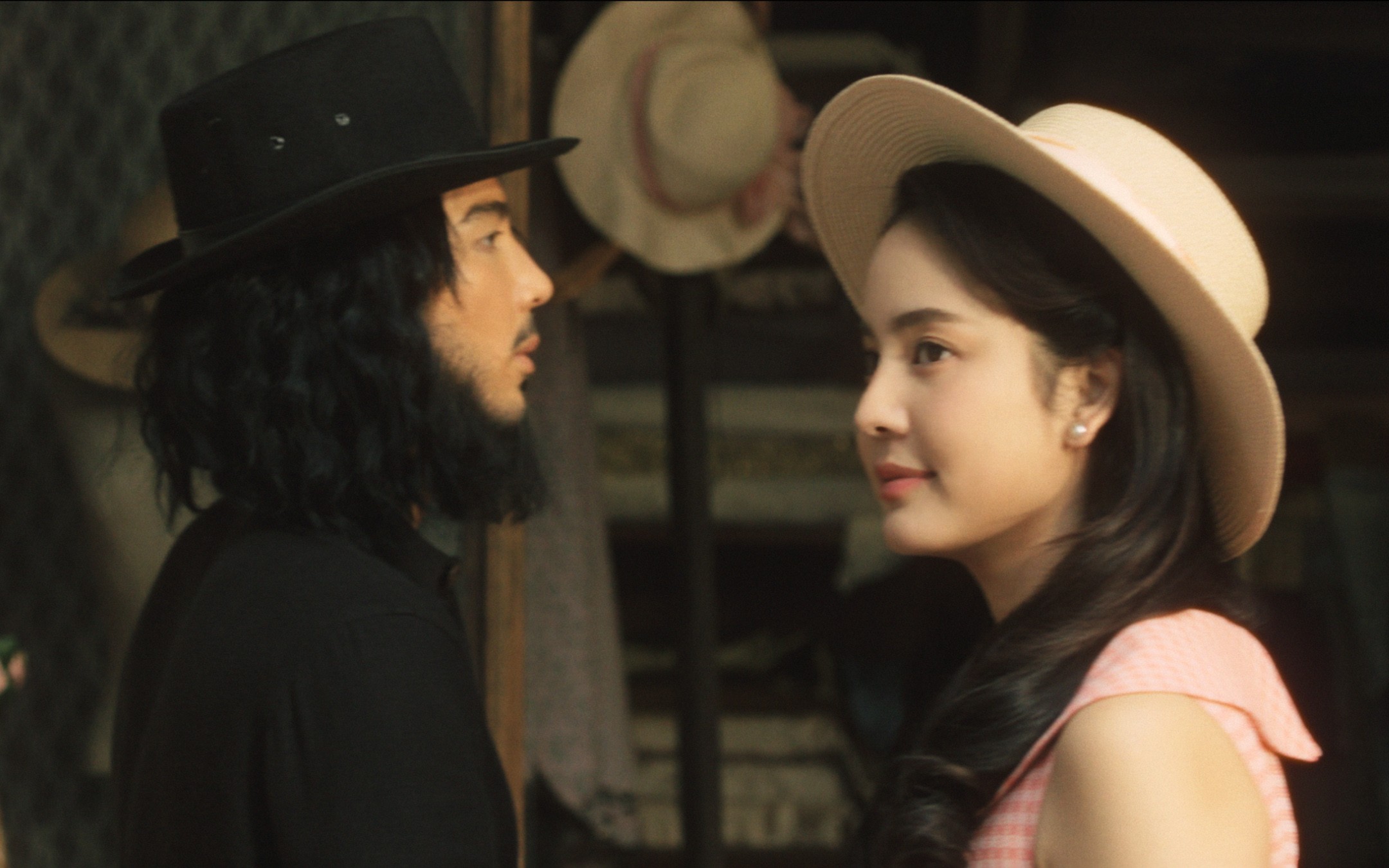 'Bé ghệ ma cưng' 'xuyên không' đến mọi thời đại Thái Lan, mượn văn hóa, lịch sử kể chuyện 'nghiệt duyên tiền kiếp' đầy hấp dẫn