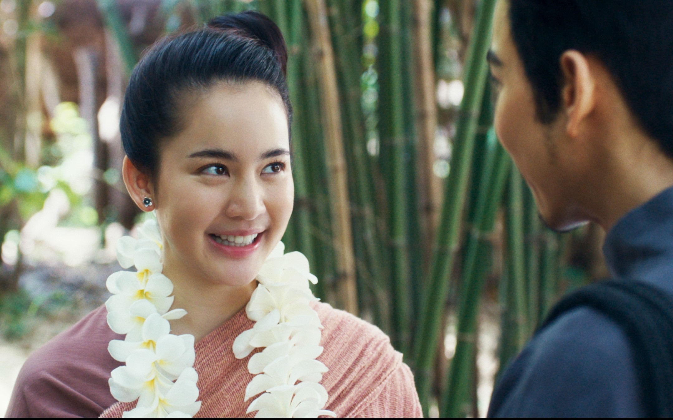 'Bé ghệ ma cưng' 'xuyên không' đến mọi thời đại Thái Lan, mượn văn hóa, lịch sử kể chuyện 'nghiệt duyên tiền kiếp' đầy hấp dẫn