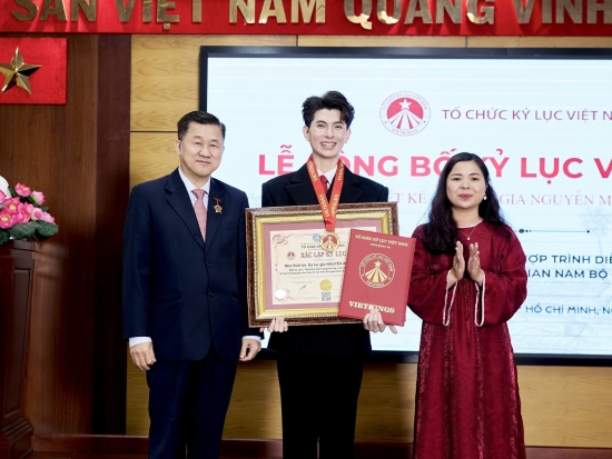NTK Nguyễn Minh Công tạo nên kỳ tích chưa từng có với 2 lần nhận kỷ lục Việt Nam