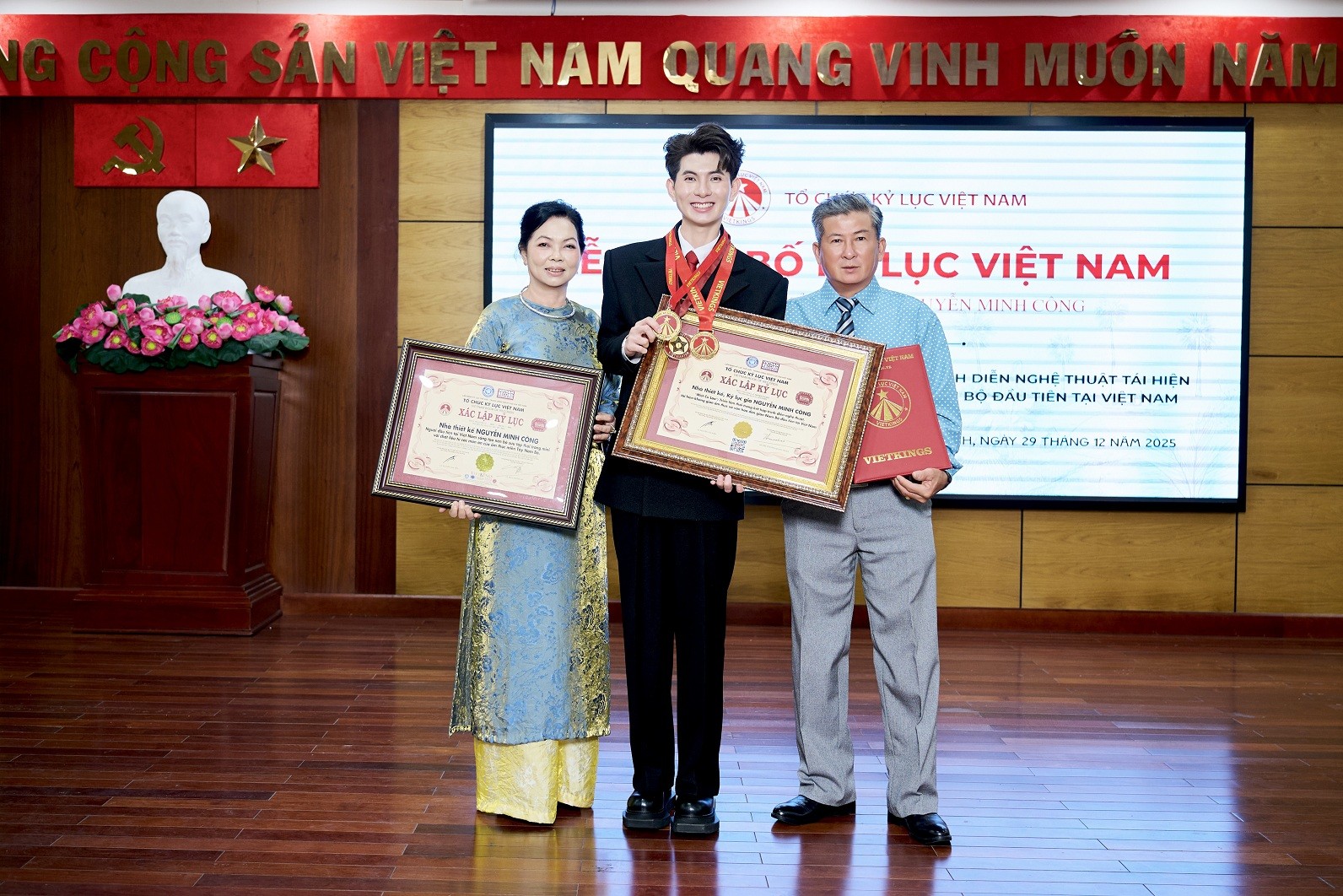 NTK Nguyễn Minh Công tạo nên kỳ tích chưa từng có với 2 lần nhận kỷ lục Việt Nam