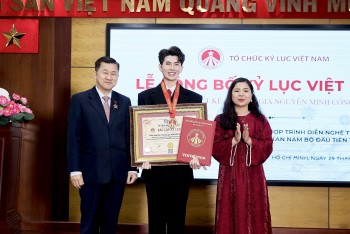 NTK Nguyễn Minh Công tạo nên kỳ tích chưa từng có với 2 lần nhận kỷ lục Việt Nam