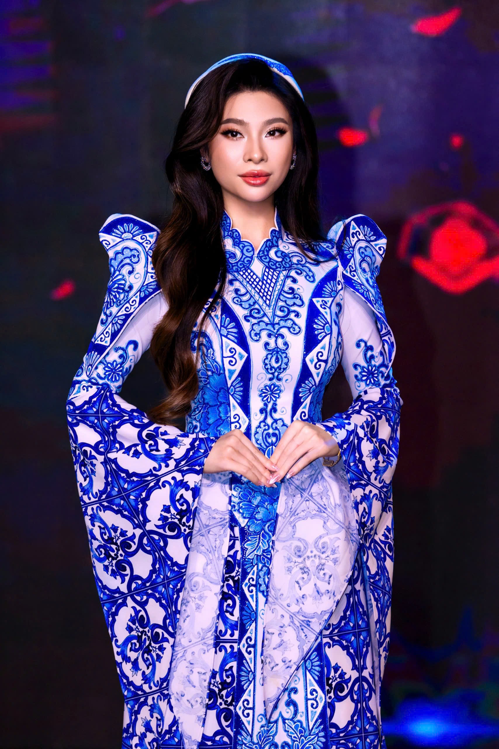 Lý Hương cùng con gái ủng hộ chương trình thiện nguyện giúp bà con miền Trung có cái Tết ấm no Lý Hương cùng con gái ủng hộ chương trình thiện nguyện giúp bà con miền Trung có cái Tết ấm no