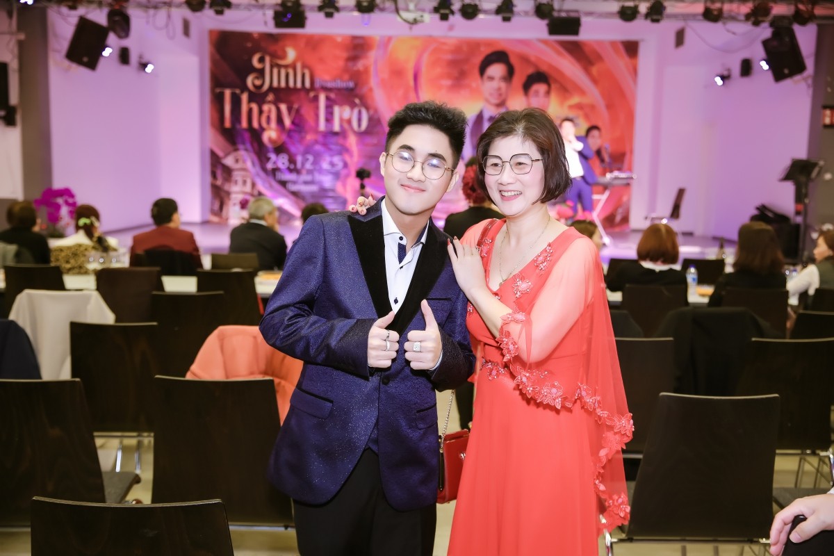 Liveshow 'Tình thầy trò' của Ngọc Sơn - Anh Đức kéo dài 10 tiếng đồng hồ