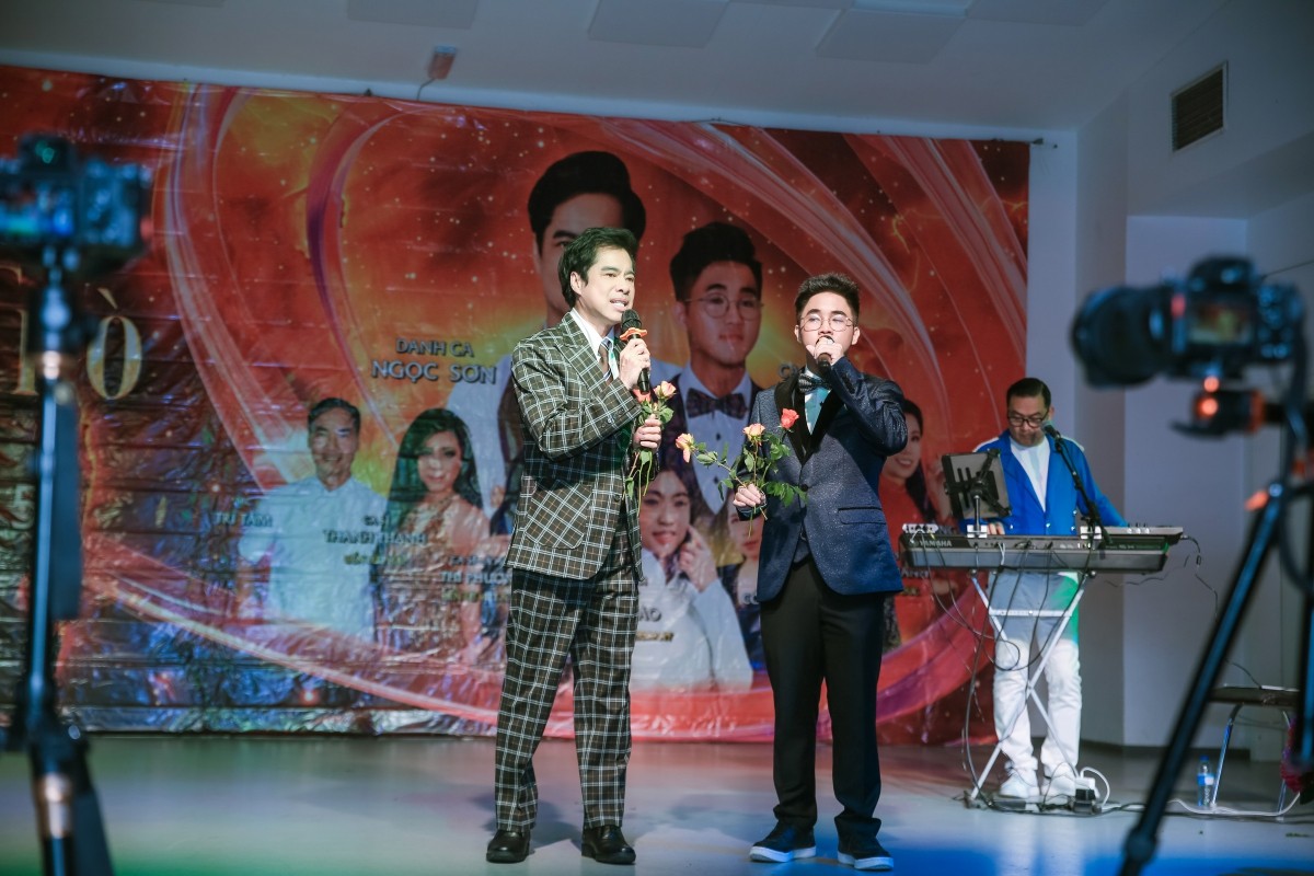 Liveshow 'Tình thầy trò' của Ngọc Sơn - Anh Đức kéo dài 10 tiếng đồng hồ