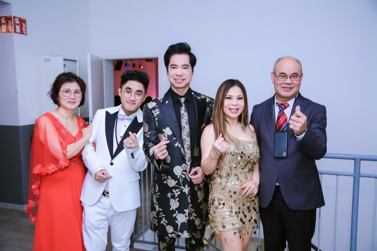 Liveshow 'Tình thầy trò' của Ngọc Sơn - Anh Đức kéo dài 10 tiếng đồng hồ