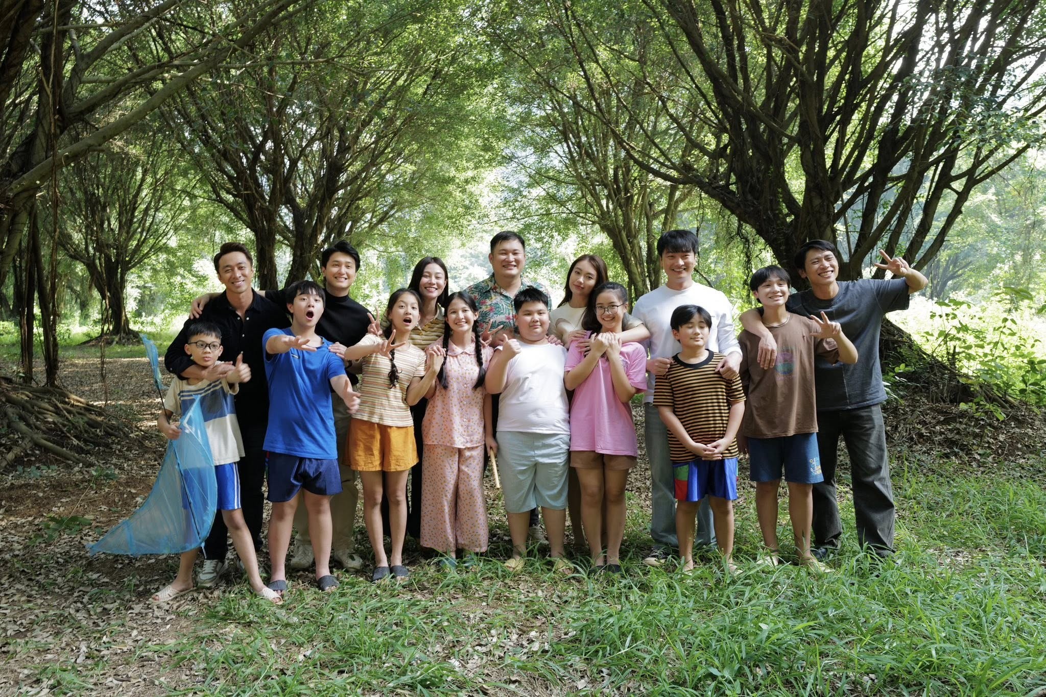 'Cách em 1 milimet' chính thức đóng máy: Dàn diễn viên nghẹn ngào nói lời chia tay