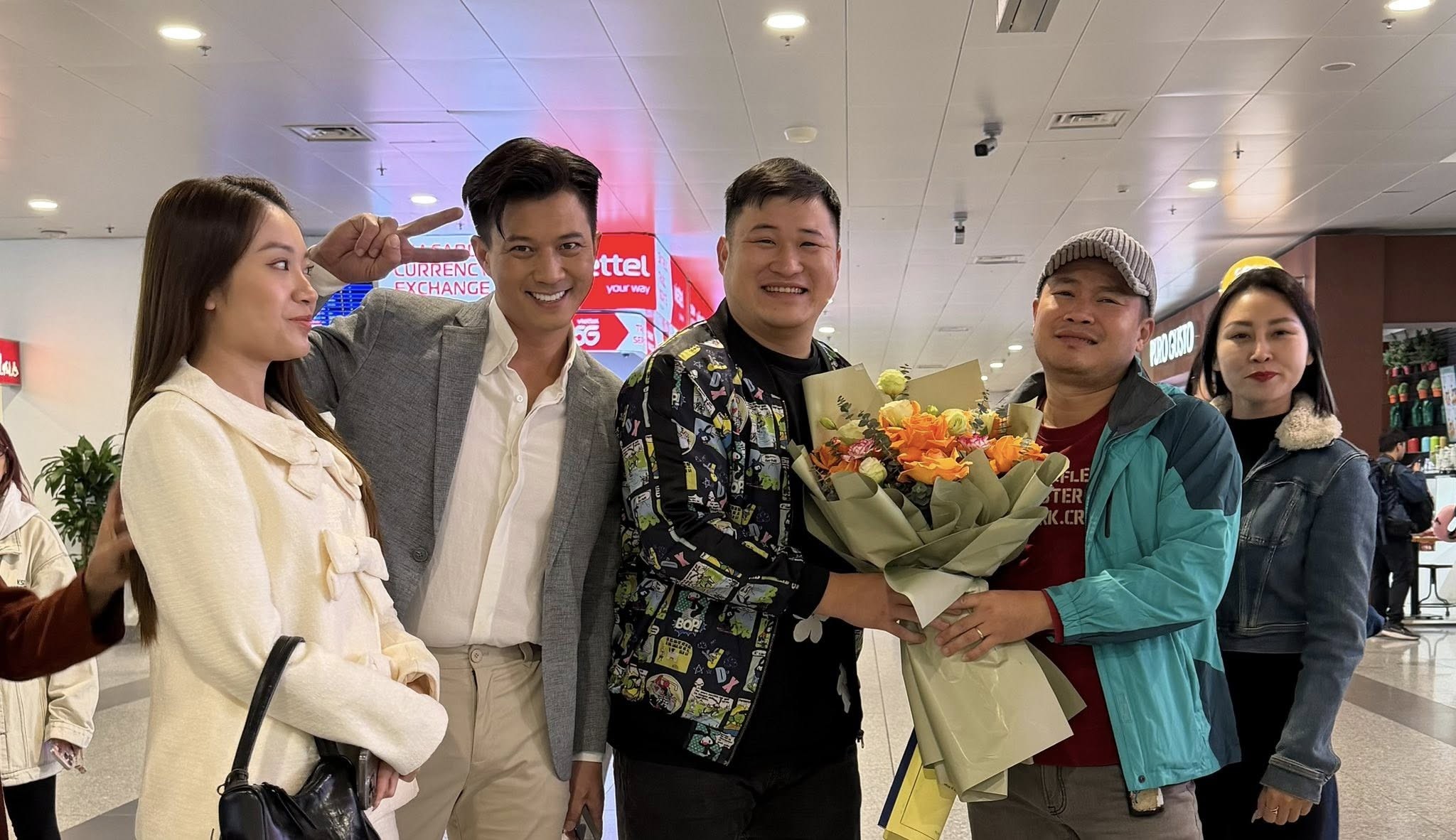 'Cách em 1 milimet' chính thức đóng máy: Dàn diễn viên nghẹn ngào nói lời chia tay