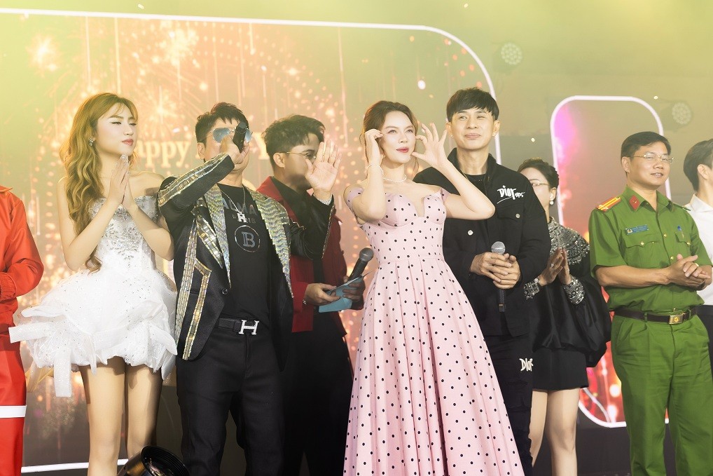 Lý Nhã Kỳ mời dàn nghệ sĩ đếm ngược đón năm mới tại 'Countdown Sông Ray 2026 – Vui hội non sông'
