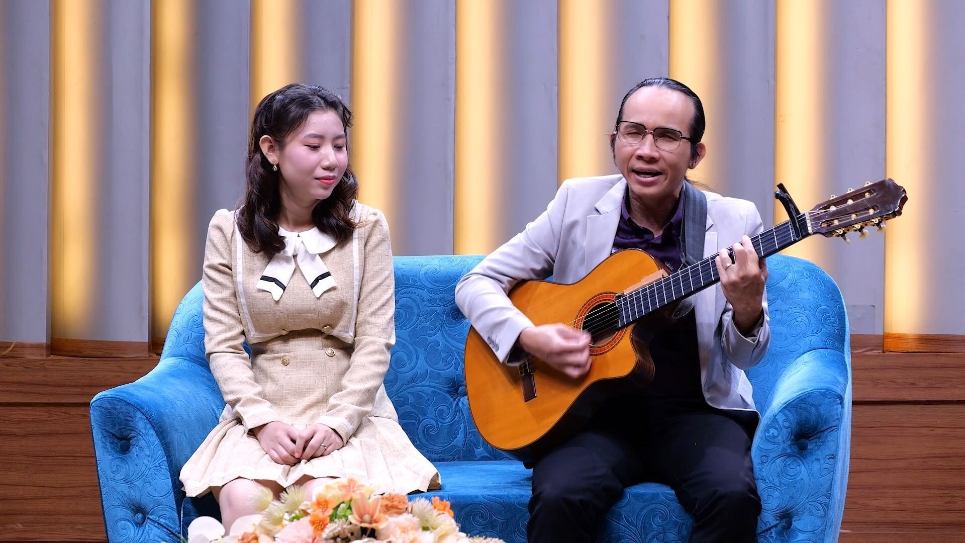 'Mảnh ghép hoàn hảo': Chuyện tình đẹp của chàng nhạc sĩ khiếm thị Hà Chương và người vợ kém 18 tuổi