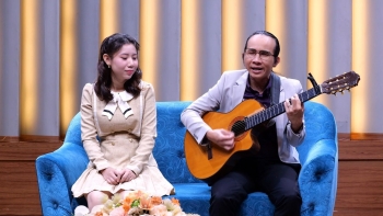 'Mảnh ghép hoàn hảo': Chuyện tình đẹp của chàng nhạc sĩ khiếm thị Hà Chương và người vợ kém 18 tuổi