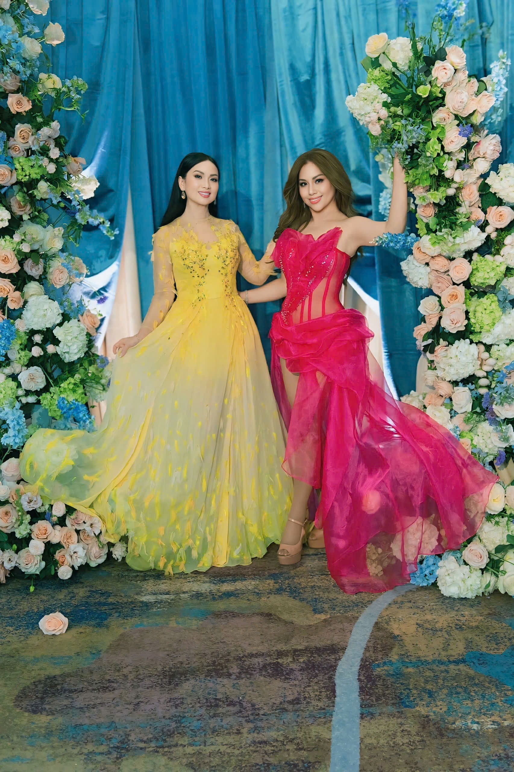 Hà Phương rạng rỡ, đọ dáng cùng em gái Minh Tuyết trong tiệc mừng đám cưới Kim cương của bố mẹ chồng tỷ phú