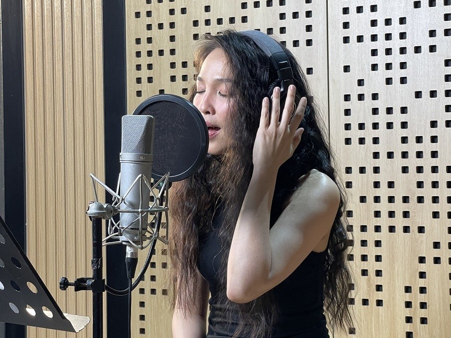 Hiền Thục gây sốt khi tái xuất hát nhạc phim 'Ai Thương ai Mến' sau gần 20 năm