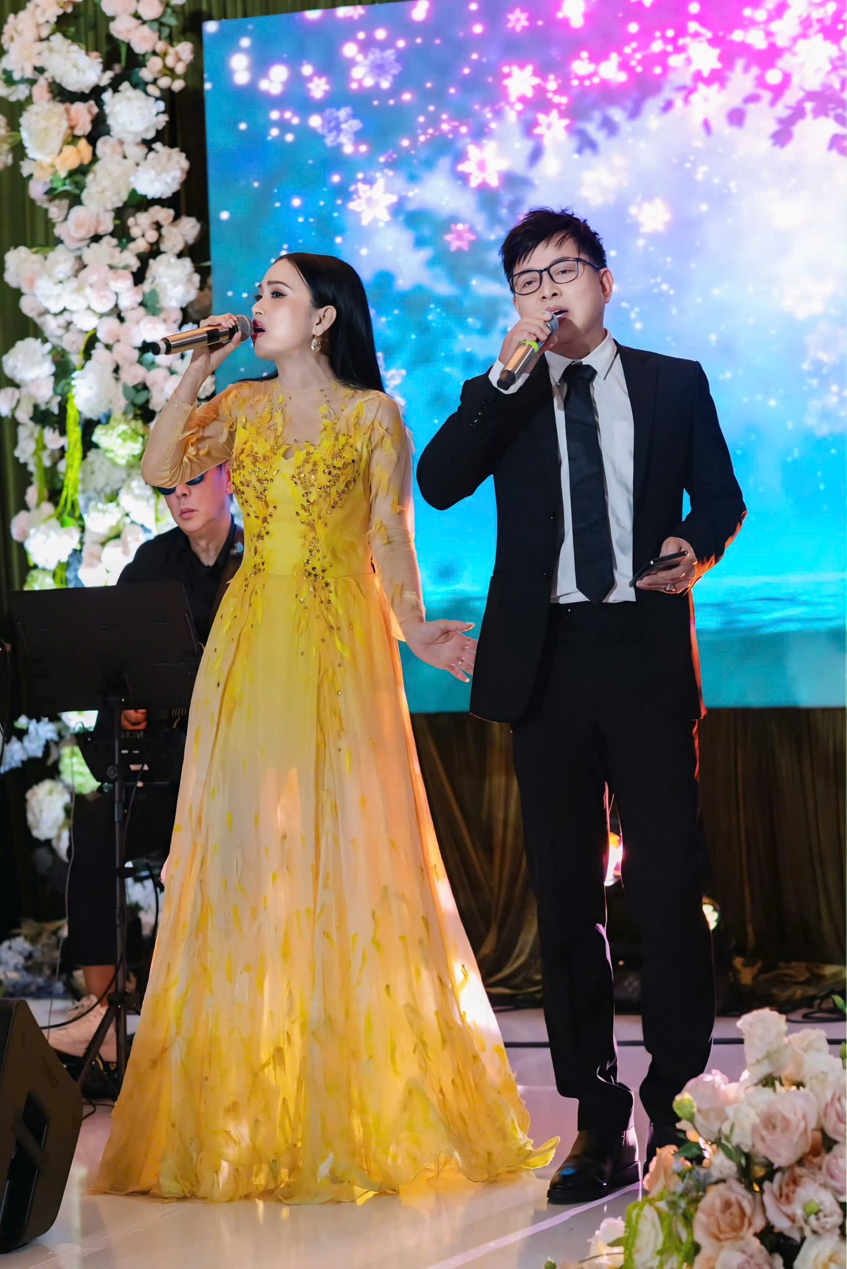 Hà Phương rạng rỡ, đọ dáng cùng em gái Minh Tuyết trong tiệc mừng đám cưới Kim cương của bố mẹ chồng tỷ phú