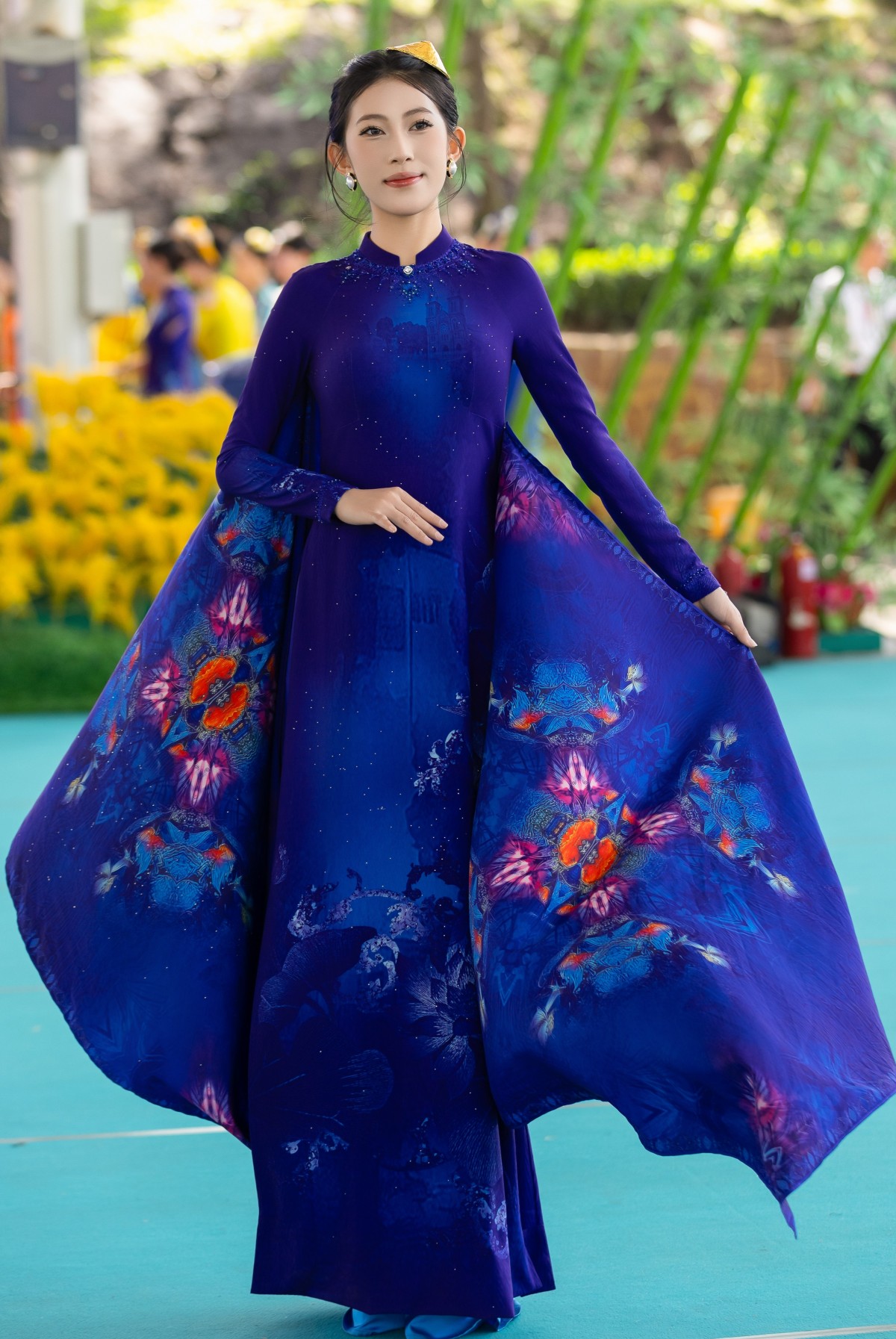 NTK Hồng Nhung kể chuyện áo dài 'Sắc Sen miền di sản'