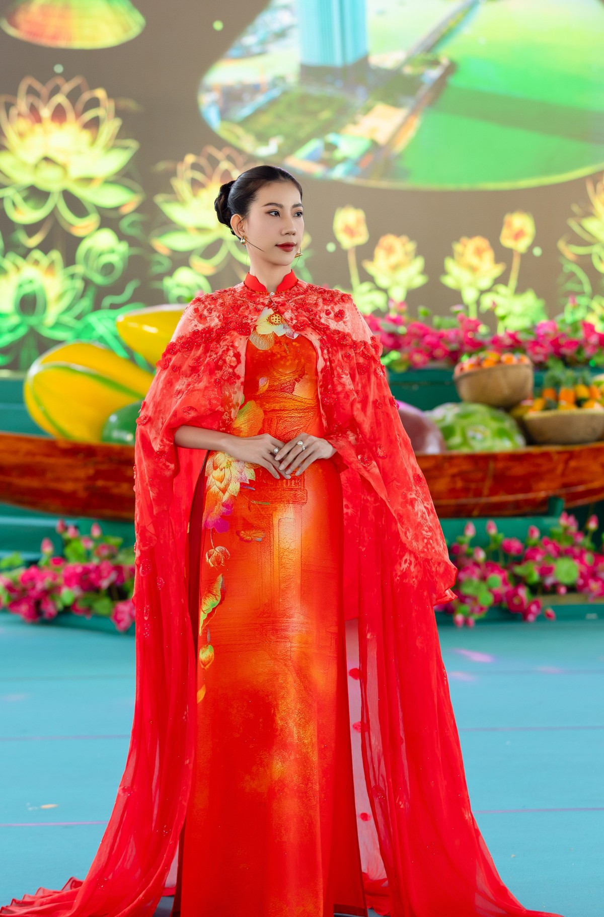 NTK Hồng Nhung kể chuyện áo dài 'Sắc Sen miền di sản'