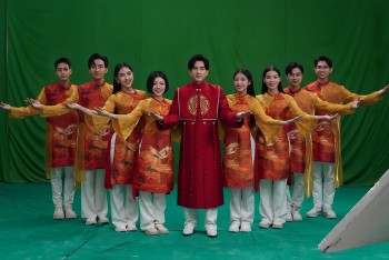 Đan Trường mở bát 2026 bằng MV 'Tinh hoa Tết Việt'