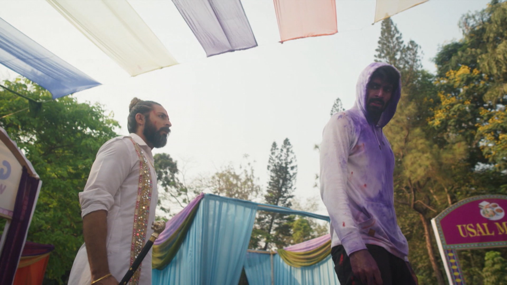 Nam diễn viên Ấn Độ Namik Paul đảm nhận hai vai kép trong phim 'Chạm vào hạnh phúc'