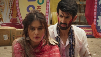 Nam diễn viên Ấn Độ Namik Paul đảm nhận hai vai kép trong phim 'Chạm vào hạnh phúc'