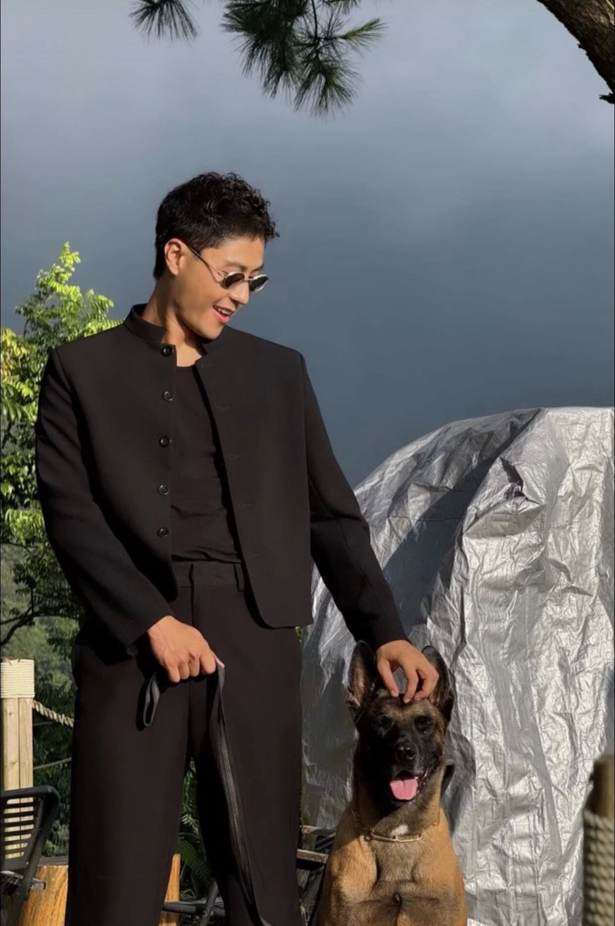 Thanh Sơn tái xuất với người bạn diễn bốn chân trong 'Đồng hồ đếm ngược'