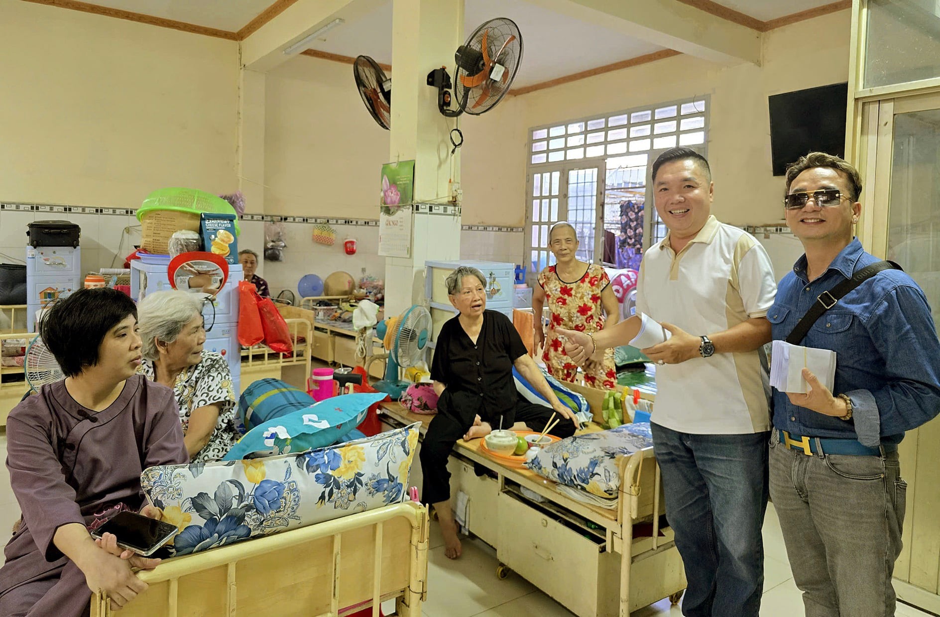 Nghệ sĩ Tùng Linh: Làm nghề tử tế, cát-xê là tình người!