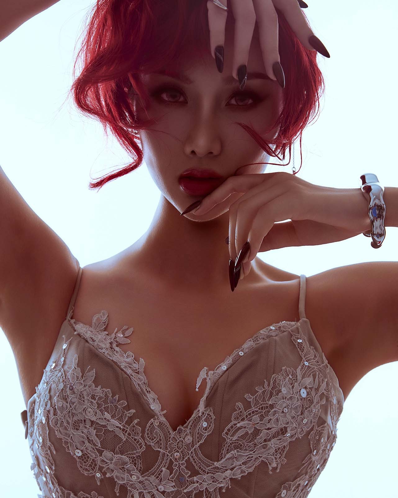 Hoa hậu Quế Anh lạ lẫm với tóc ngắn