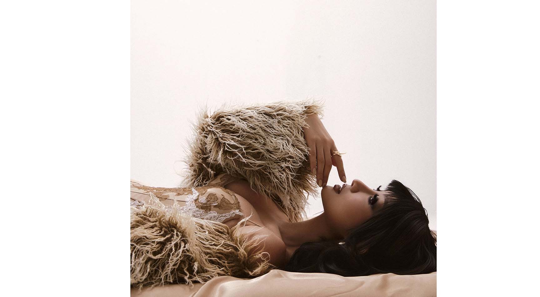 Hoa hậu Quế Anh lạ lẫm với tóc ngắn