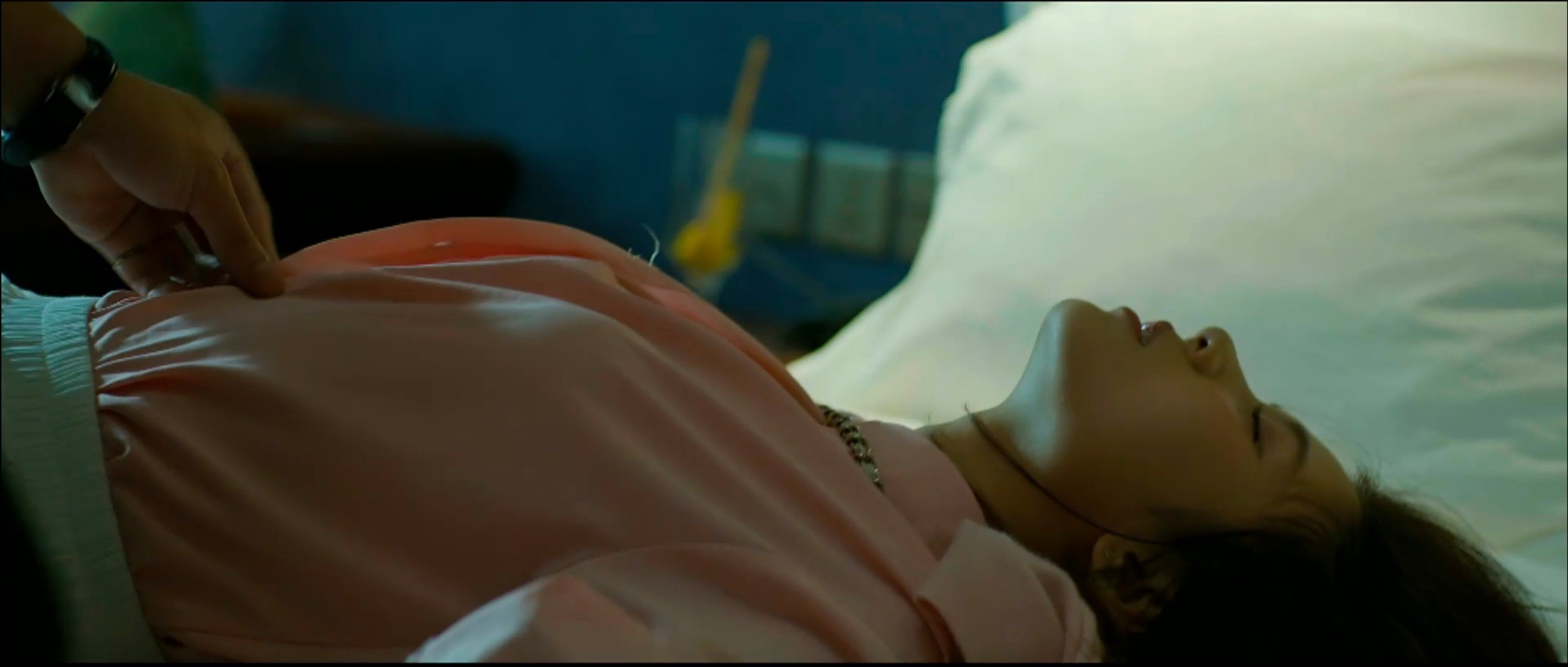 Từ kịch bản đến diễn xuất: Vì sao tập 16 'Gia đình trái dấu' khiến người xem khó chịu?