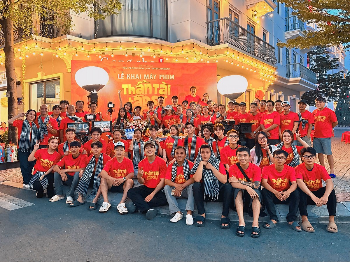 'Thần tài tập sự' Lại Nhật Khoa 'rủ rê' dàn sao NSƯT Công Ninh, Hoàng Mập, Lê Giang, Huy Khánh, Tiểu Bảo Quốc... về quê nhà Sóc Trăng làm phim Tết