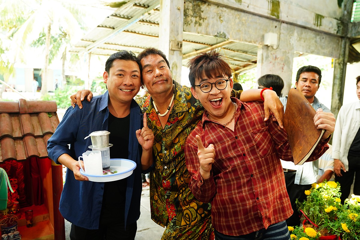 'Thần tài tập sự' Lại Nhật Khoa 'rủ rê' dàn sao NSƯT Công Ninh, Hoàng Mập, Lê Giang, Huy Khánh, Tiểu Bảo Quốc... về quê nhà Sóc Trăng làm phim Tết