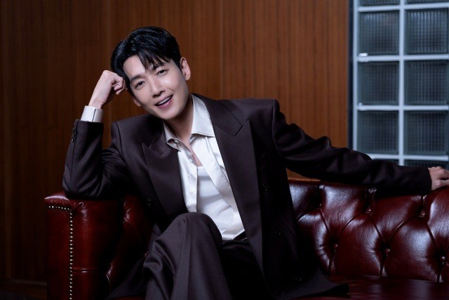 Jung Kyung Ho cùng biệt đội siêu sao khuấy đảo màn ảnh Việt đầu năm với 'Đại ca ha ha ha'