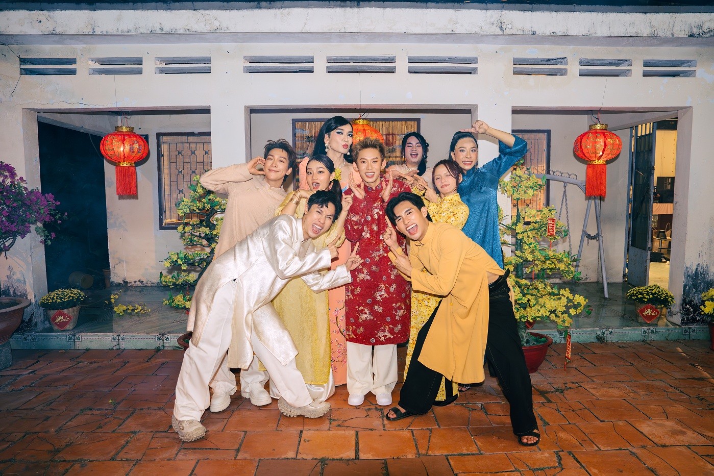 Kay Trần rủ rê các 'Anh tài' Quốc Thiên, Tăng Phúc, Neko Lê, BB Trần cùng quay MV Tết vui nhộn