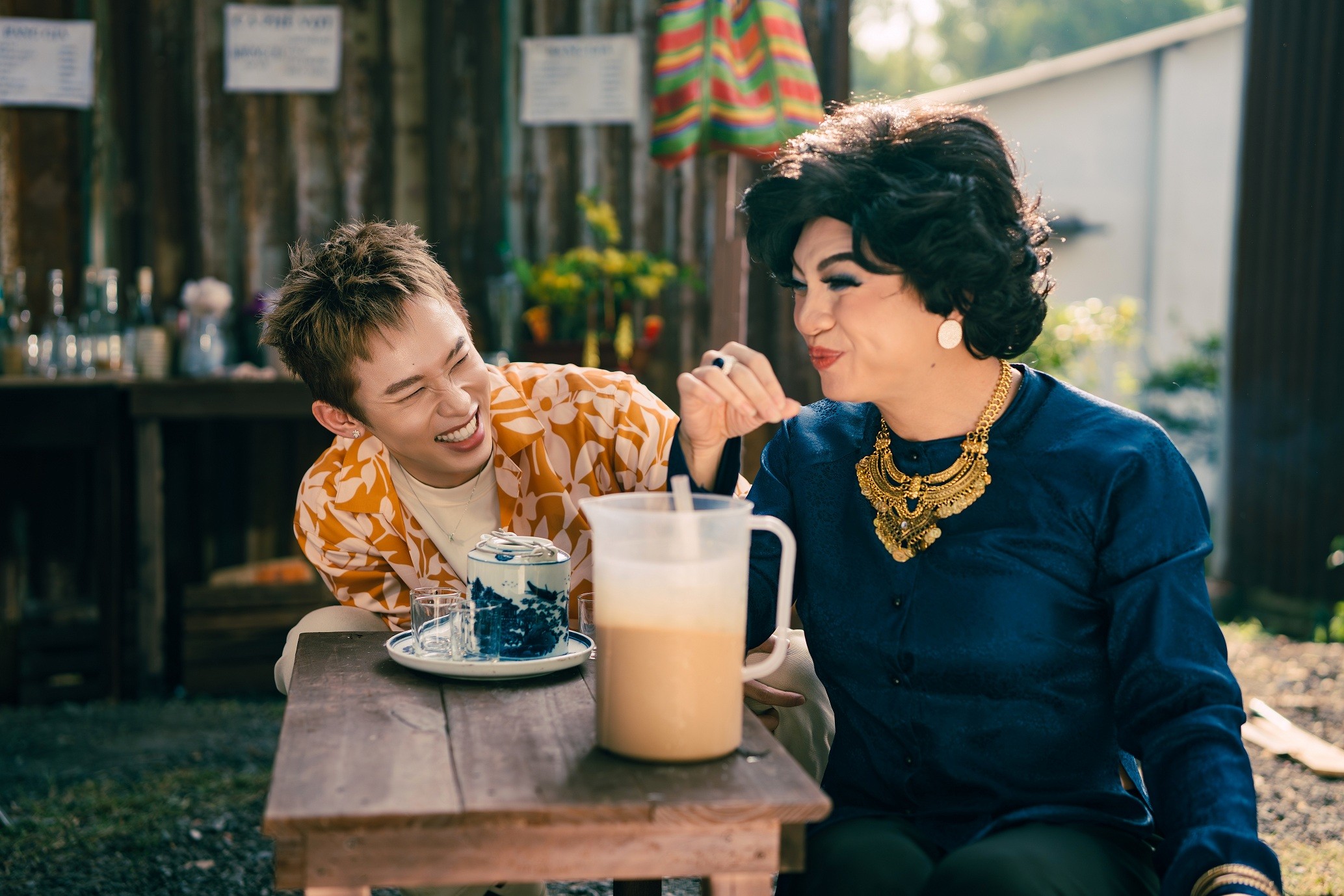 Kay Trần rủ rê các 'Anh tài' Quốc Thiên, Tăng Phúc, Neko Lê, BB Trần cùng quay MV Tết vui nhộn